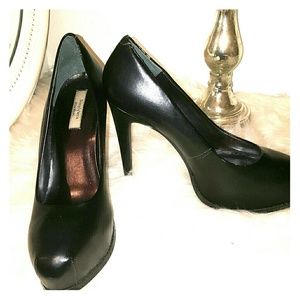 Simple vera wang black heel 9 1/2